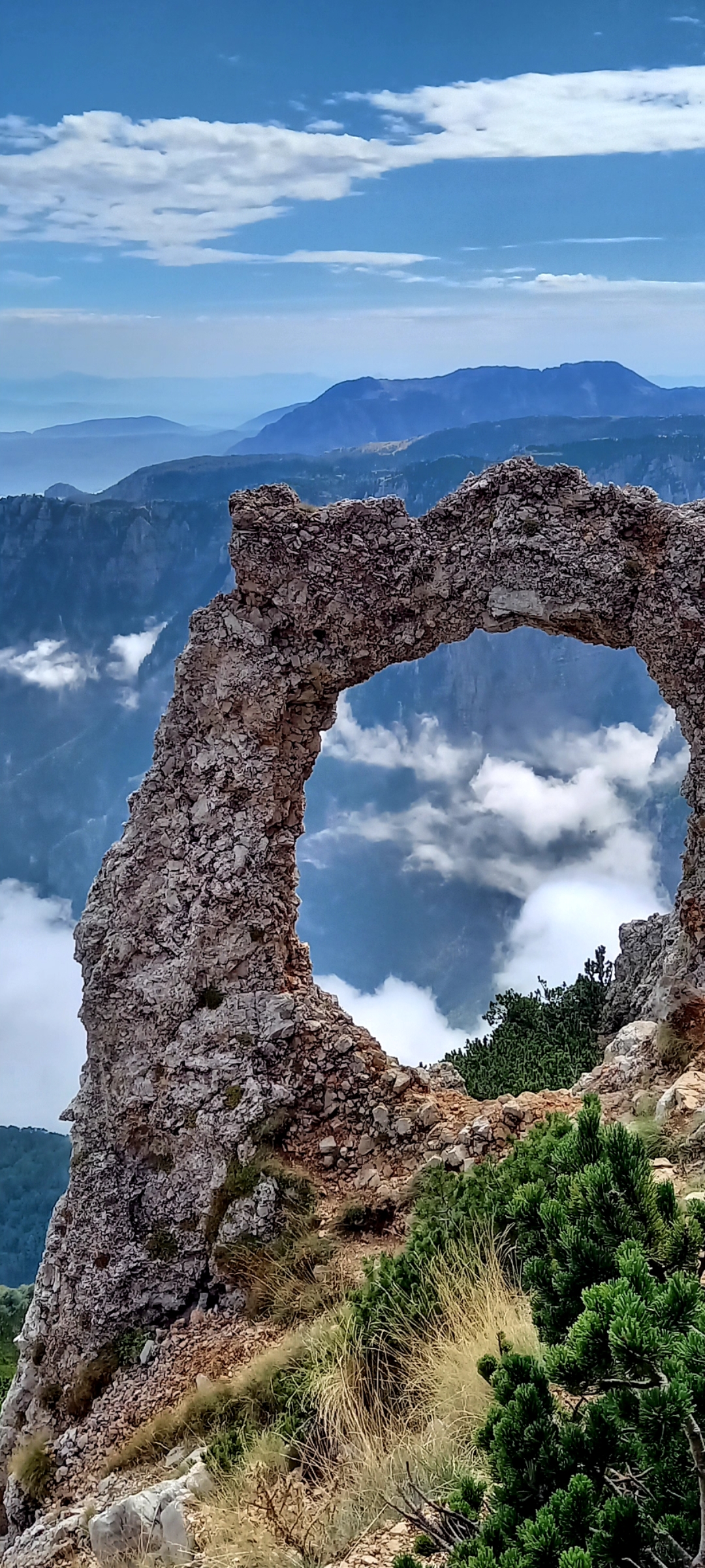 Planinarske staze na Čvrsnici – Hiking trails on Čvrsnica mountain in the Balkans